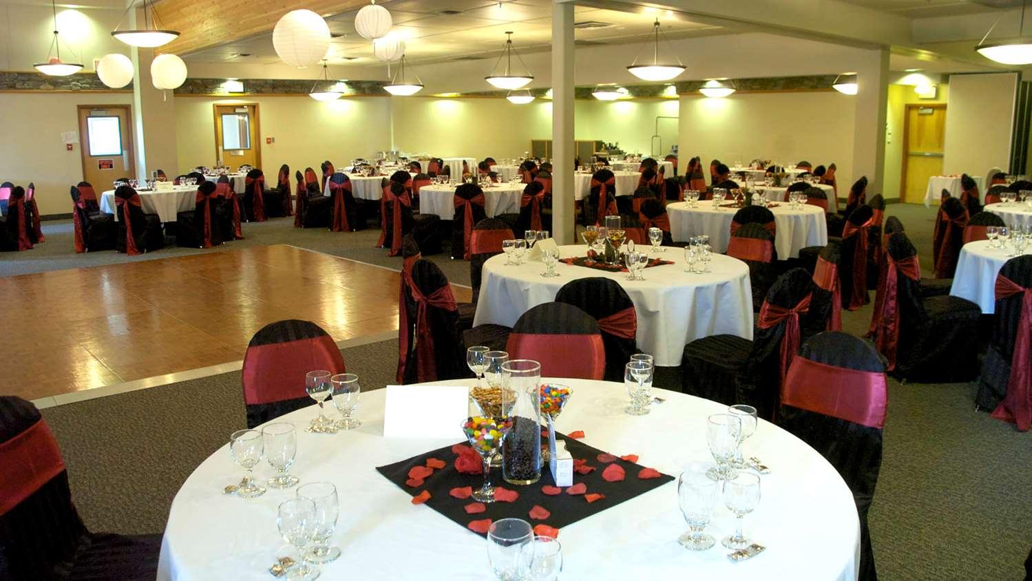 Prestige Hudson Bay Lodge & Conference Centre, Worldhotels Crafted Collection Смитерс Экстерьер фото