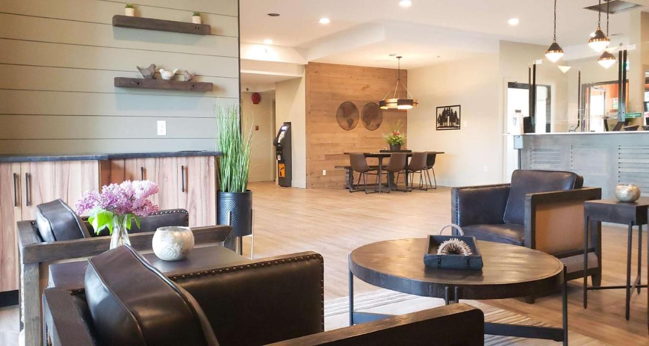 Prestige Hudson Bay Lodge & Conference Centre, Worldhotels Crafted Collection Смитерс Экстерьер фото