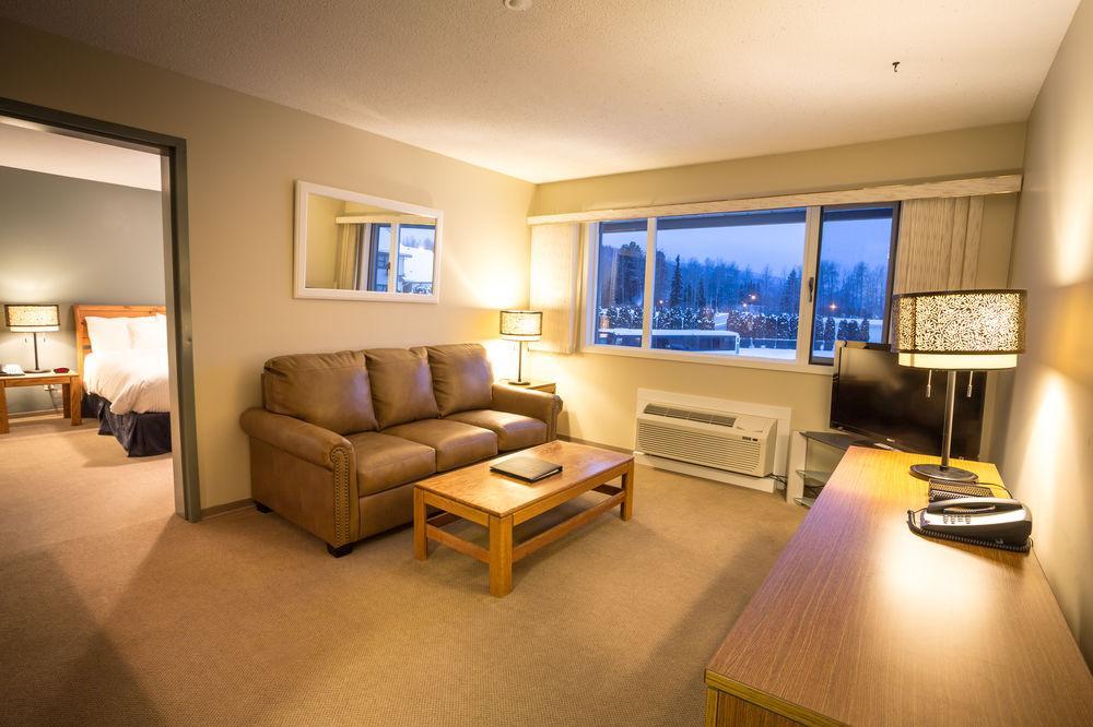 Prestige Hudson Bay Lodge & Conference Centre, Worldhotels Crafted Collection Смитерс Экстерьер фото