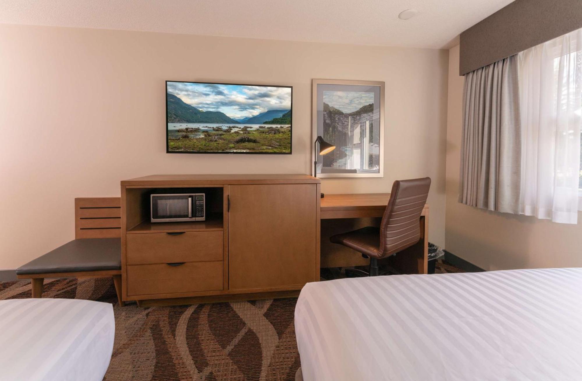 Prestige Hudson Bay Lodge & Conference Centre, Worldhotels Crafted Collection Смитерс Экстерьер фото