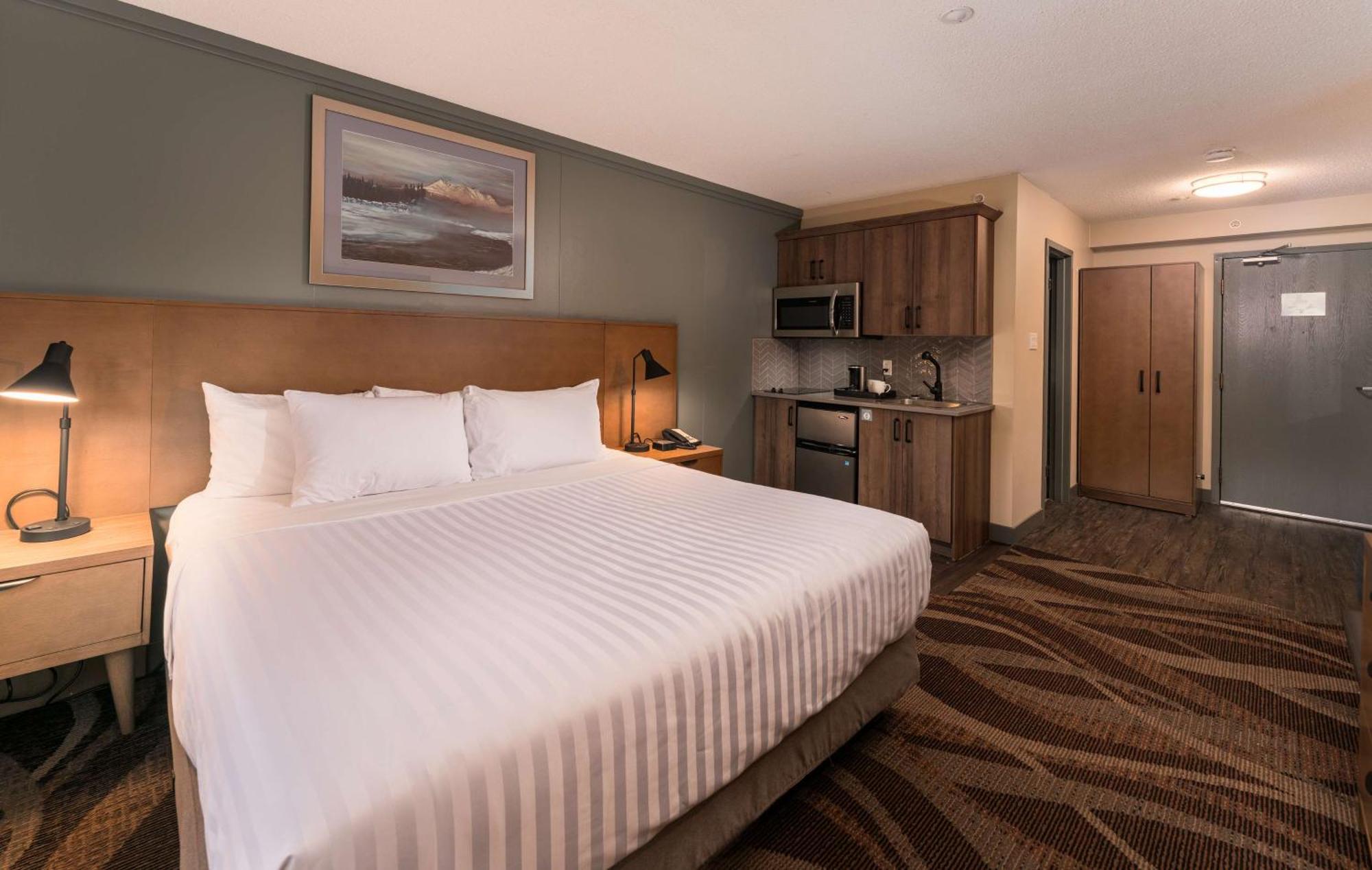 Prestige Hudson Bay Lodge & Conference Centre, Worldhotels Crafted Collection Смитерс Экстерьер фото