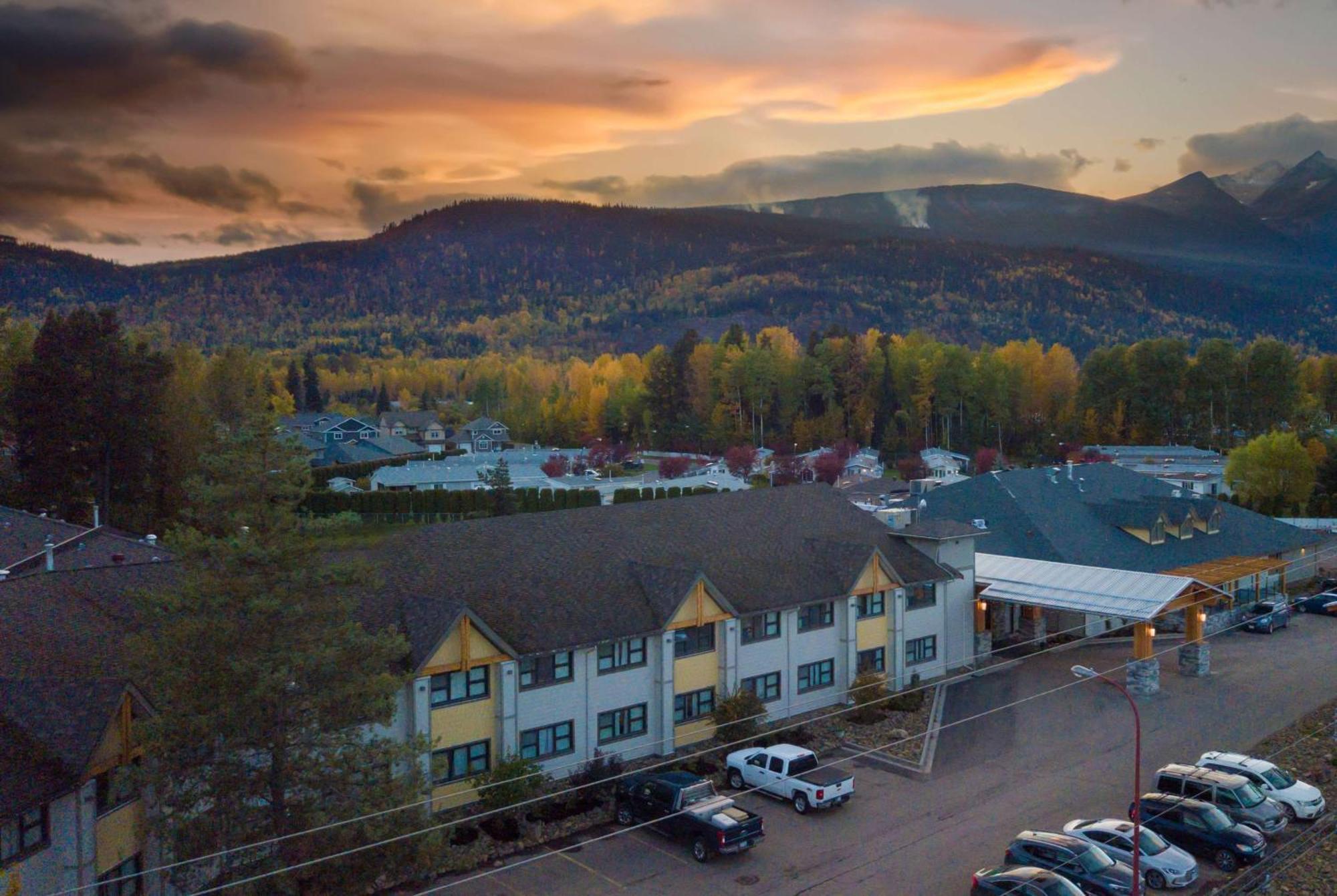 Prestige Hudson Bay Lodge & Conference Centre, Worldhotels Crafted Collection Смитерс Экстерьер фото